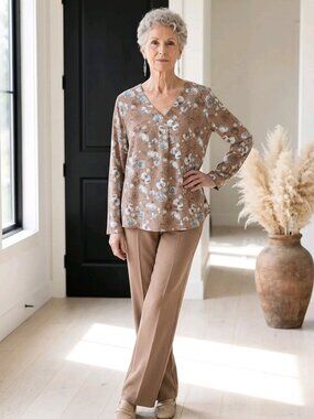Youtalia Pullover Long Sleeve V Neck Blouse‎ in Beige, White and Blue Size Large